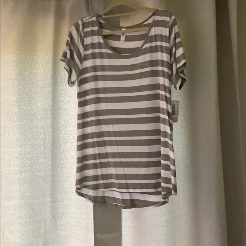NWT LulaRoe Classic Tee